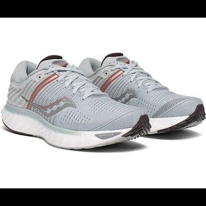 Women’s Saucony Triumphs 17